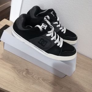 Dc,size 11,black and white
